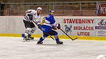 2. liga, skupina Západ (3. kolo): SHC Klatovy (na snímku hokejisté v bílých dresech) - HC Řisuty 6:3 (3:0, 1:1, 2:3).