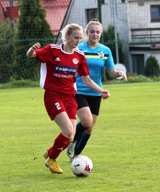 1. kolo divize C ženy: TJ Calofrig Borovany – SK Klatovy 1898 (na snímku fotbalistky v červených dresech) 2:7