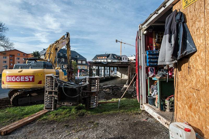 Železná Ruda, bourání objektu bývalé cukrárny