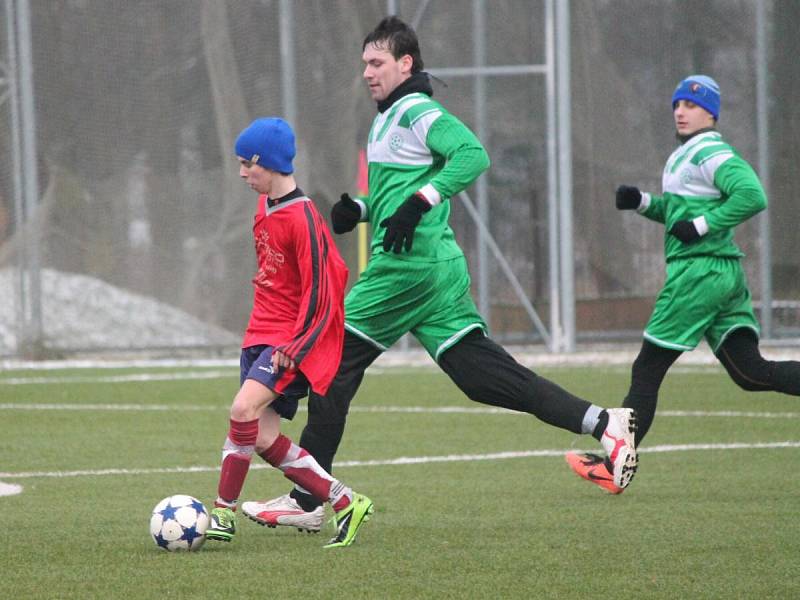 Zimní turnaj v Sušici: Mochtín (v červeném) - Strážov 3:0.