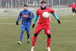 Zimní fotbalový turnaj mužů v Sušici: Nýrsko (v modrém) - Pačejov 2:1.