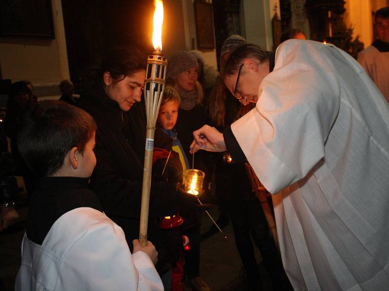 Rozdávání betlémského světla v Klatovech 2014.