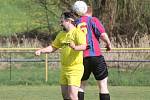 IV. třída: Neznašovy (ve žlutém) - Měčín B 0:2.