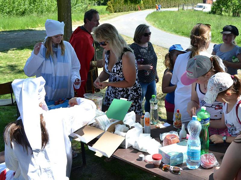 Na hřišti v Dolanech se v sobotu konala okrsková hasičská soutěž, kterou v kategorii žen vyhrály Dolany a u mužů zvítězil Malechov. Součástí soutěže byla také oslava Dne dětí na téma Soptíkovo dobrodružství. přichystán byl pestrý program se soutěžemi a vy