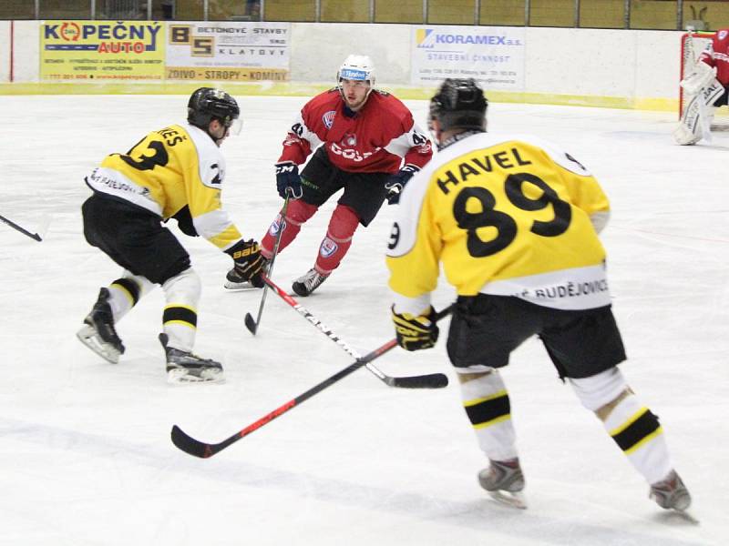 2. liga play-off 2016/2017: SHC Klatovy (červené dresy) - HC Moravské Budějovice 2005 5:2