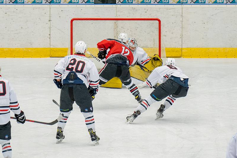 Hokej, 2. liga: Piráti Chomutov - SHC Klatovy 6:2 (2:1, 1:1, 3:0).