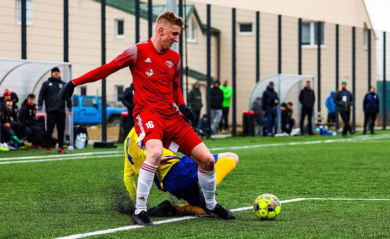 FORTUNA divize A (17. kolo): SK Petřín Plzeň - SENCO Doubravka (žlutí) 0:3.