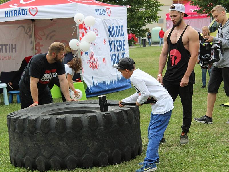 Během festivalu Open Air Lázně v Klatovech vystoupil zpěvák Ben Cristovao.