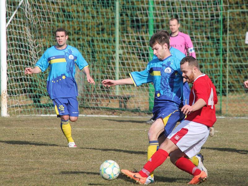 1. A třída: Luby (v červeném) - Nepomuk 1:0.