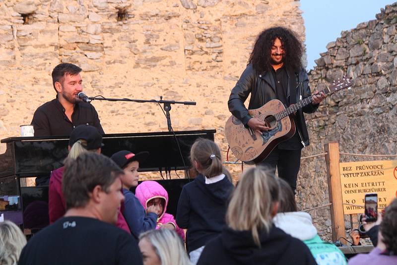 Koncert Marka Ztraceného za čistou Šumavu na Kašperku.