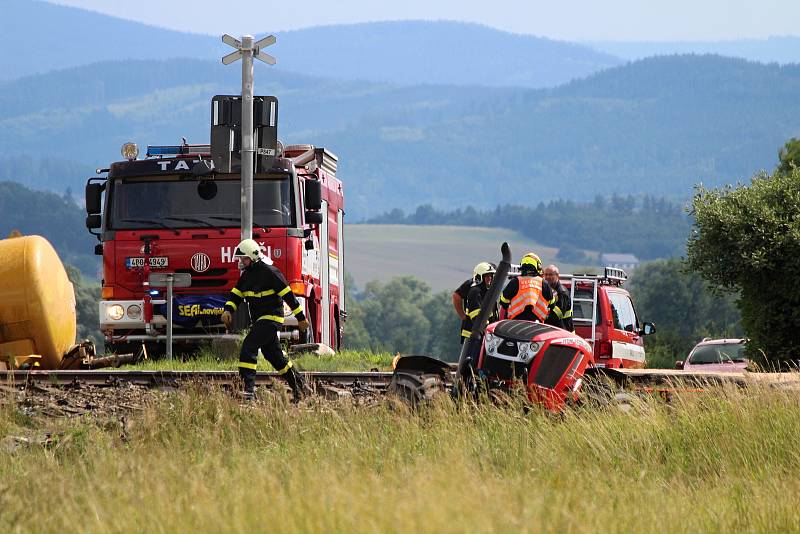 Nehoda vlaku s traktorem u Bezděkova.