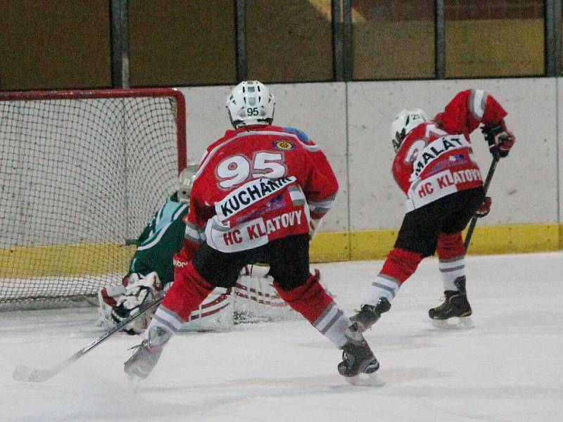 Liga starších žáků: HC Klatovy (v červeném) - HC Milevsko 5:2.