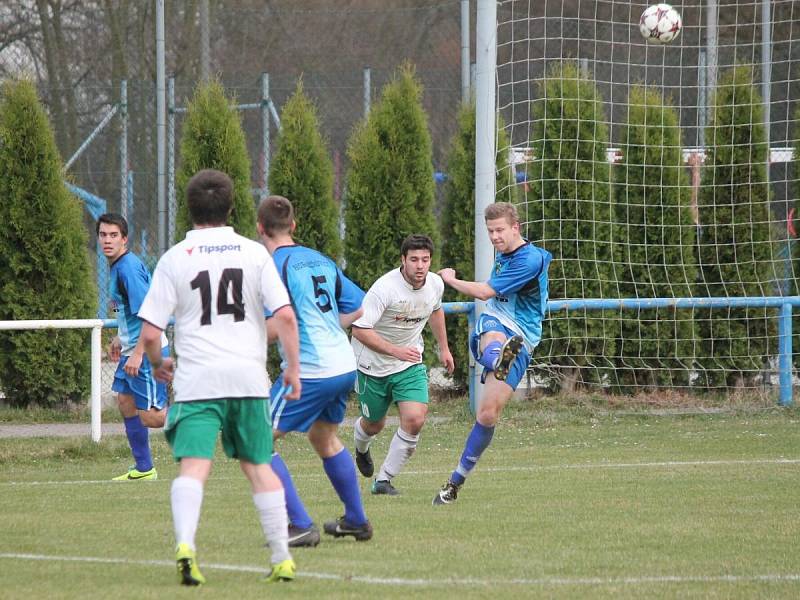 Krajský přebor mužů: Horažďovice (v modrém) - Stod 2:1.