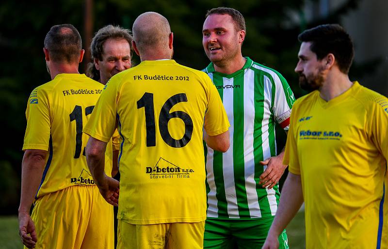 Z archivu: Fotbalisté FK Budětice 2012 (žlutí) zvládli velice náročný souboj na půdě Železné Rudy, kde ve 4. kole III. třídy zvítězili 4:3.