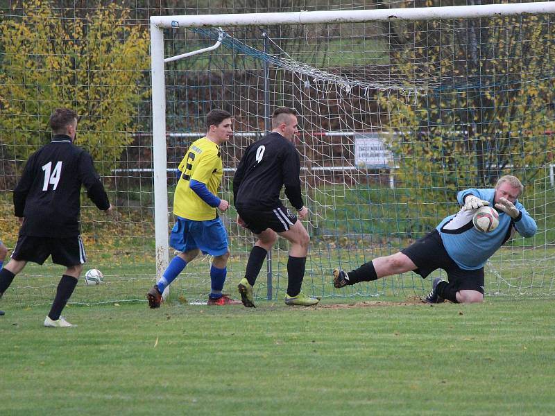 Fotbalisté TJ Sokol Mochtín (na archivním snímku hráči ve žlutých dresech) porazili Bělou nad Radbuzou 4:1. O výhře rozhodli už v prvním poločase.