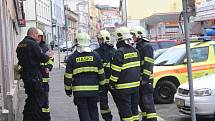 K popálenému muži vyjížděli v neděli 21. května dopoledne hasiči, záchranka i policie.