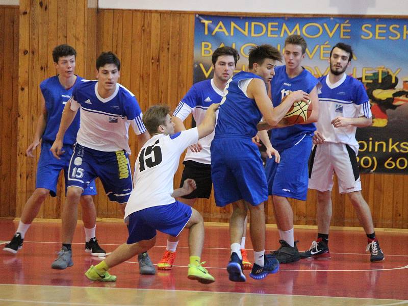 Basketbal, krajské finále SŠ: Gymnázium Klatovy (modří) - Gymnázium Domažlice