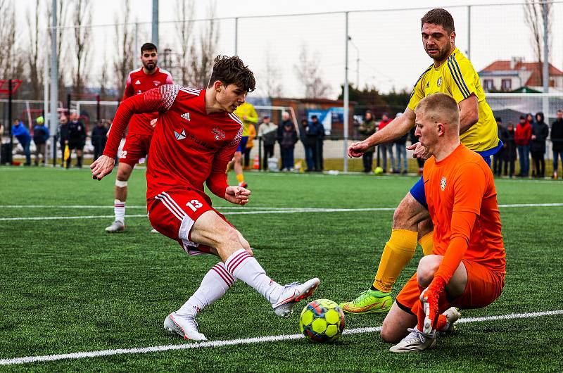 FORTUNA divize A (17. kolo): SK Petřín Plzeň - SENCO Doubravka (žlutí) 0:3.