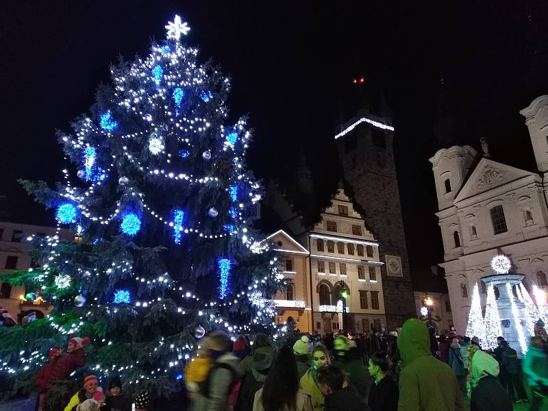 Rozsvícení vánočního stromu v Klatovech a výzdoba centra.