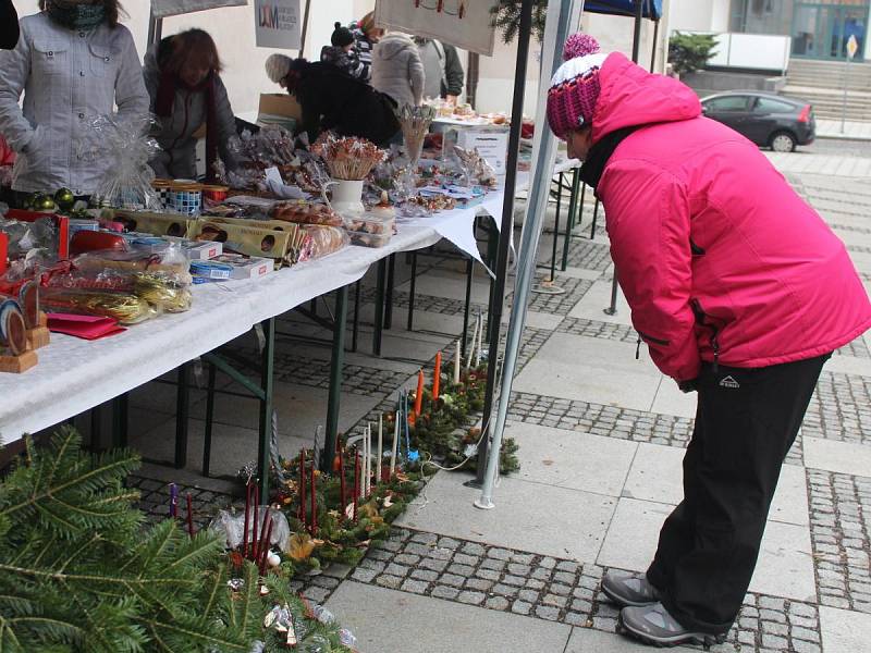 V Klatovech uspořádali tradiční charitativní bazar 2015