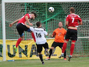 Z archivu: TJ Start Luby (červení) prohrála s Losinou 2:3.