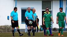 14. kolo I. B třídy: FK Horažďovice (žlutí) vs. Chanovice 3:2.