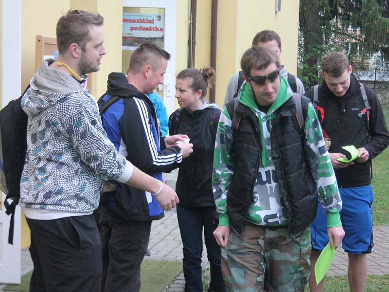 Tradiční turistický pochod Gymnaziální padesátka se šel v Klatovech 12. 4. 2014