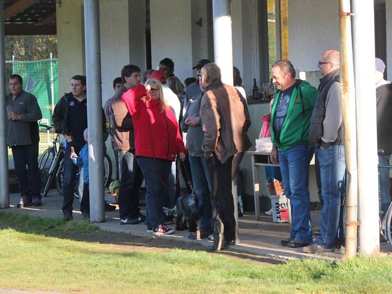 IV. třída: Kolinec (v modrém) - Budětice 0:1.