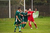 8. kolo IV. třídy (skupina C): TJ Hory Matky Boží (na snímku fotbalisté v zelených dresech) - TJ Sušice C 3:2 (1:1).