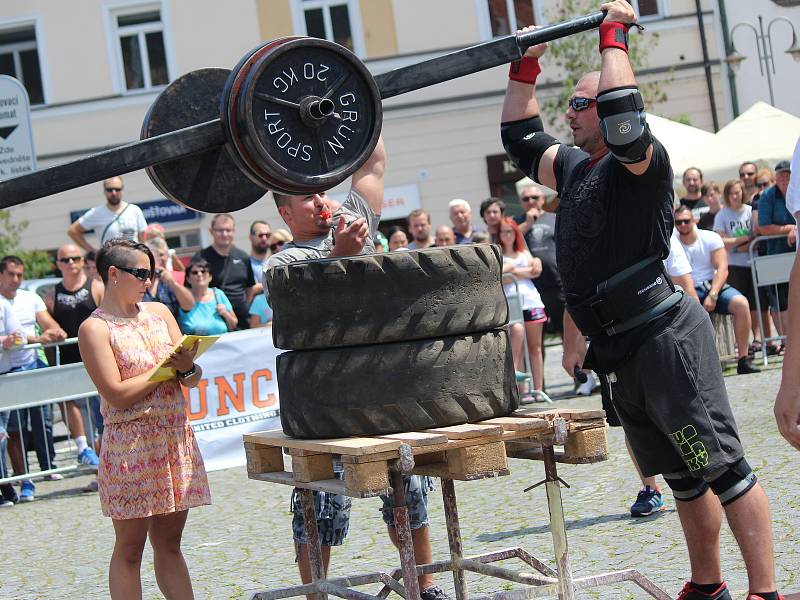 Soutěž strongmanů v Sušici.