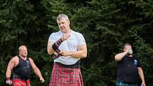 Skotské hry ve Strážově na Klatovsku. Soutěžilo se v individuálních těžkoatletických disciplínách, při nichž museli být soutěžící oblečeni do skotského kiltu. Soutěžící se utkali v hodu kládou, vrhu kamenem, hodu závažím či skotským kladivem.