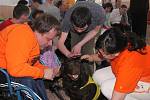 Domov pro osoby se zdravotním postižením v Bystřici navštívili cvičitelé z Pomocných tlapek.