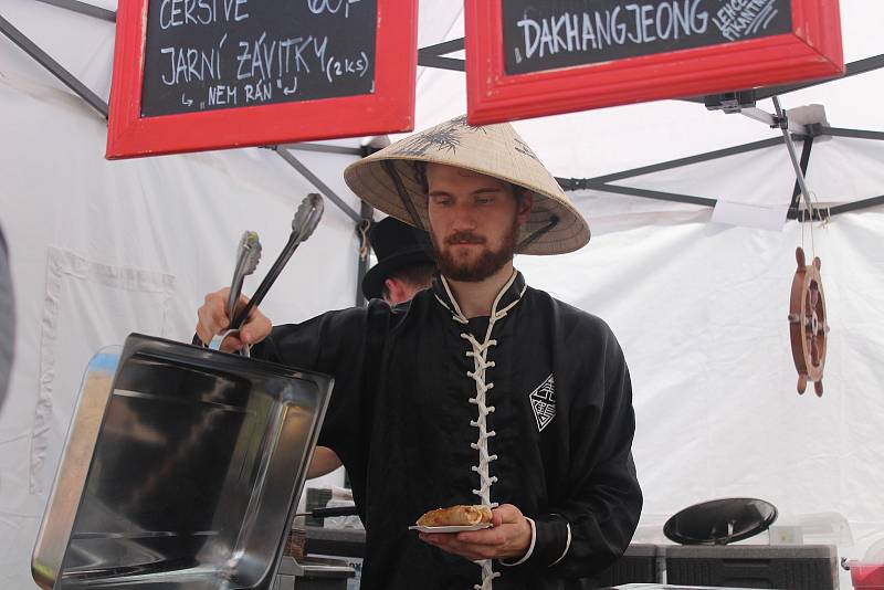 Street food festival na hradě ve Švihově.