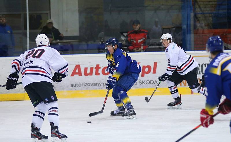 19. kolo: IHC Králové Písek (modří) - SHC Klatovy 8:3.