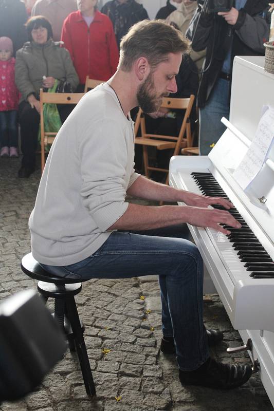 Piano v ulicích v Klatovech.