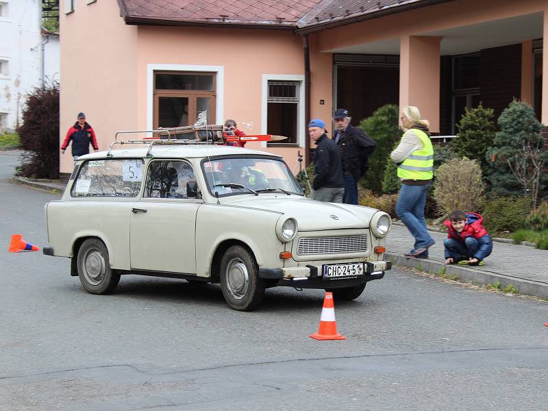 Sraz AMK Trabant Plzeň k 50. výročí klubu, jízda zručnosti v Běšinech