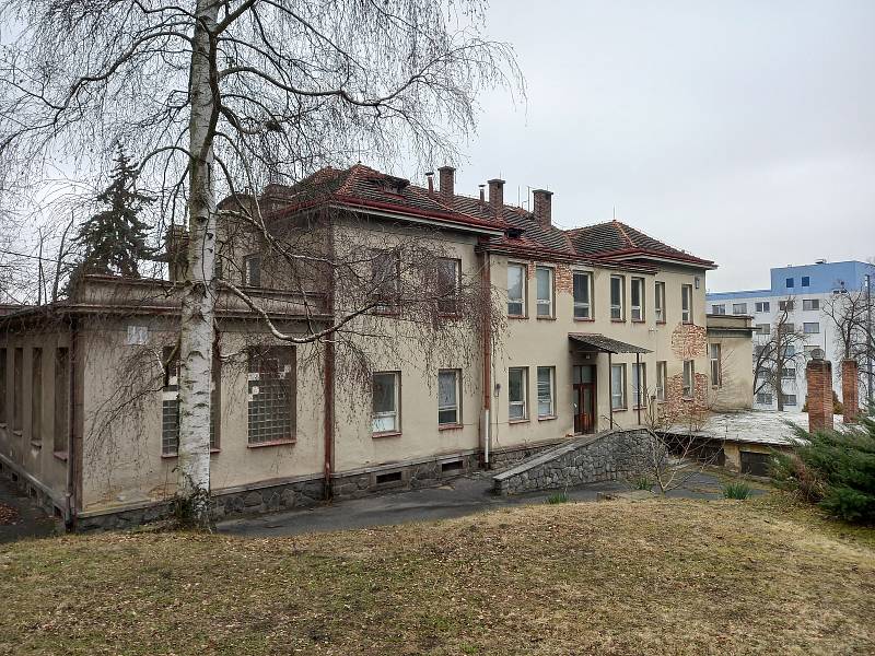 Staré budovy v areálu Klatovské nemocnice.