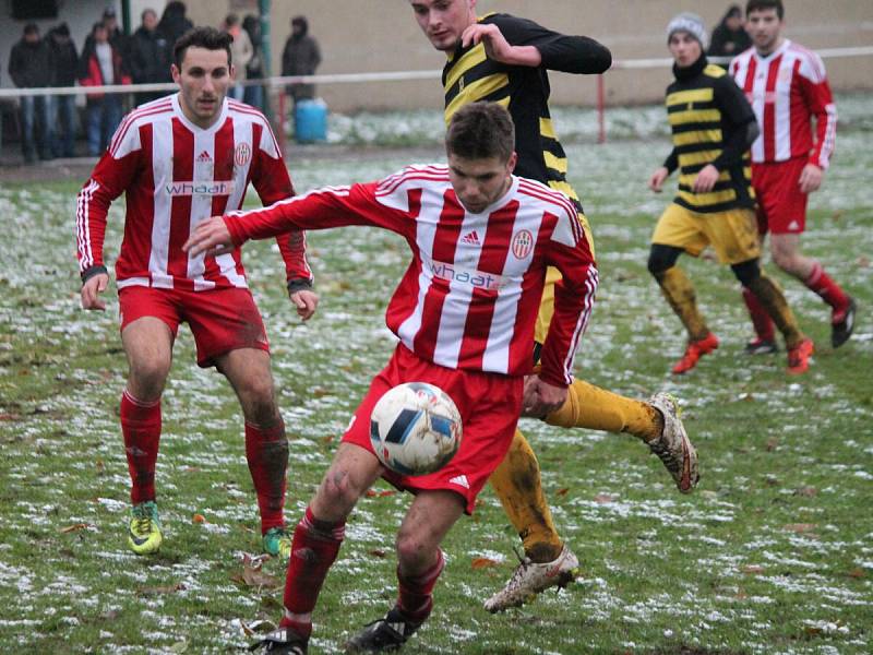 Krajský přebor 2016/2017: Luby (bíločervené dresy) - Chotíkov 1:0