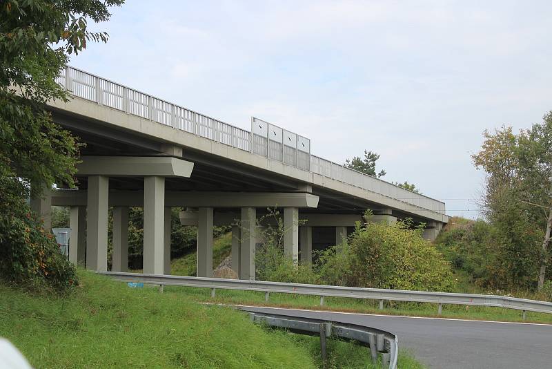 Uzavřený most v Klatovech a situace okolo.