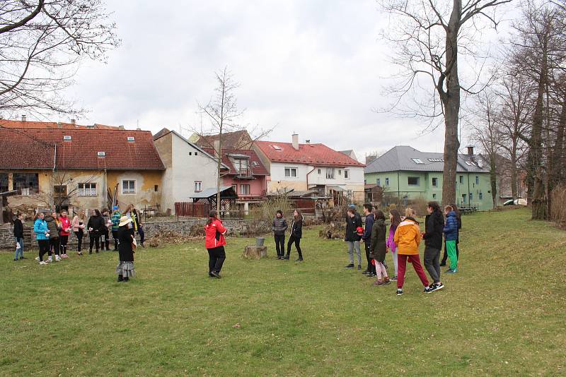 Envicentrum Proud v Horažďovicích pořádá každoročně v podbranském mlýně pobytové kurzy pro školy.