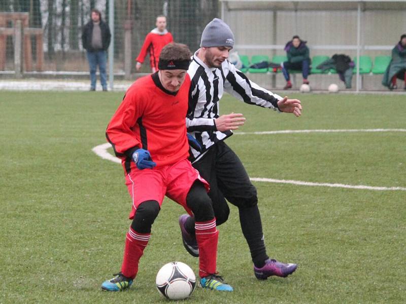 Zimní turnaj v Sušici: Nýrsko (v pruhovaném) - Luby 2:0.