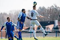 I. A třída Plzeňského kraje, 17. kolo: TJ Tlučná - TJ Sušice (na snímku fotbalisté v bílých dresech) 0:5 (0:1).