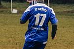 Fotbalisté TJ Sušice C (na archivním snímku hráči v tmavě modrých dresech) deklasovali na domácím hřišti Dešenice 7:1.