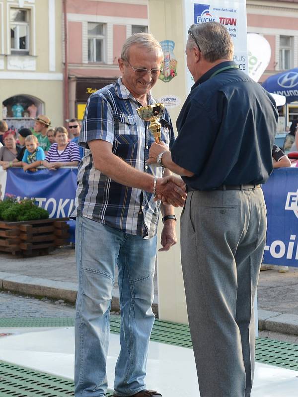 Posádky při předstartovní show a na tratích Rally Agropa