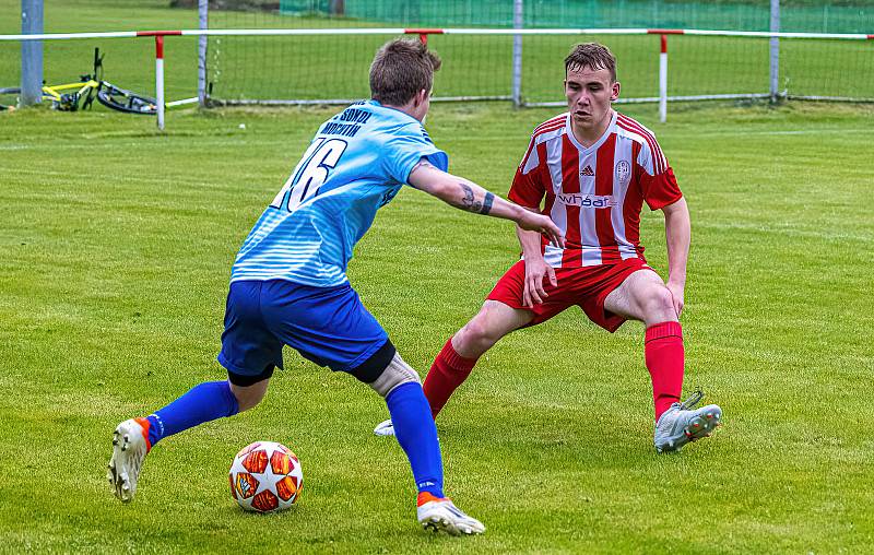 Fotbalisté TJ Sokol Mochtín po čtyřech porážkách zabrali, když ve víkendovému duelu 25. kola I. A třídy doma přehráli béčko divizních Rokycan.