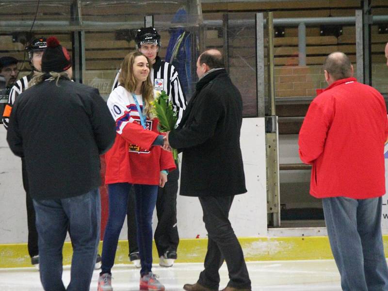 Třetí čtvrtfinále play-off druhé ligy: SHC Klatovy (červené dresy) - HC Kobra Praha 7:3