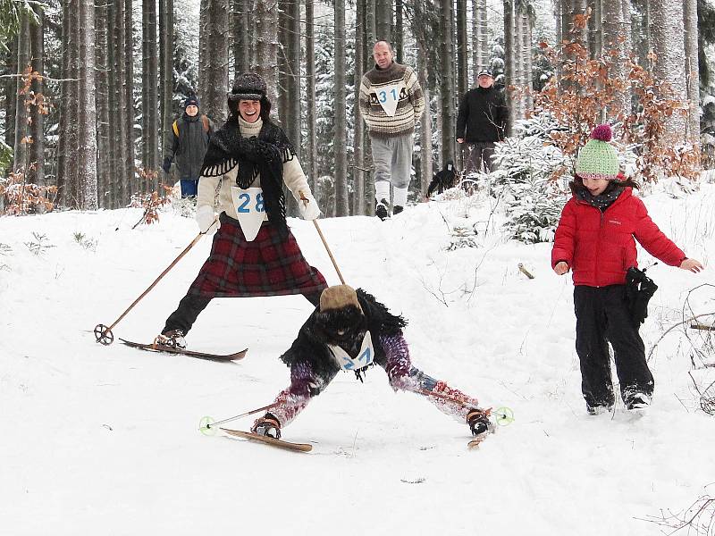 Sjezd z Pancíře na historických lyžích 2018.