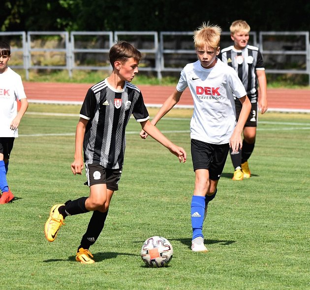 Jedenáctiletý fotbalista TJ Sušice Matěj Ducháč (v bílém).