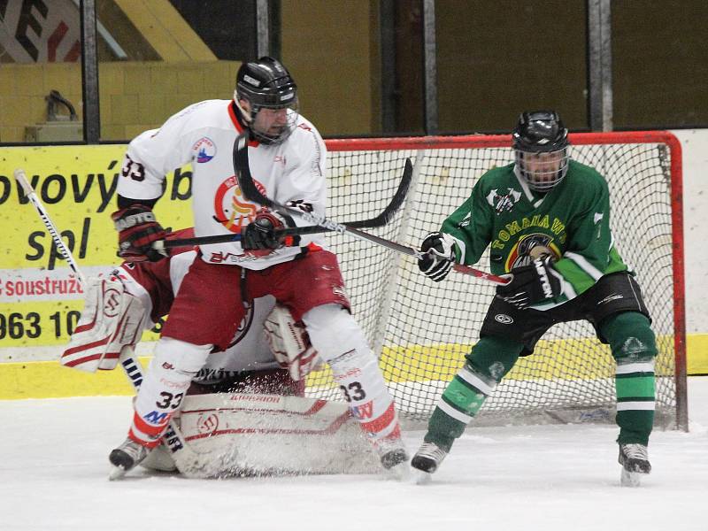 Šumavská liga amatérského hokeje 2017/2018: Tango (bílé dresy) - Tomahawks 2:4