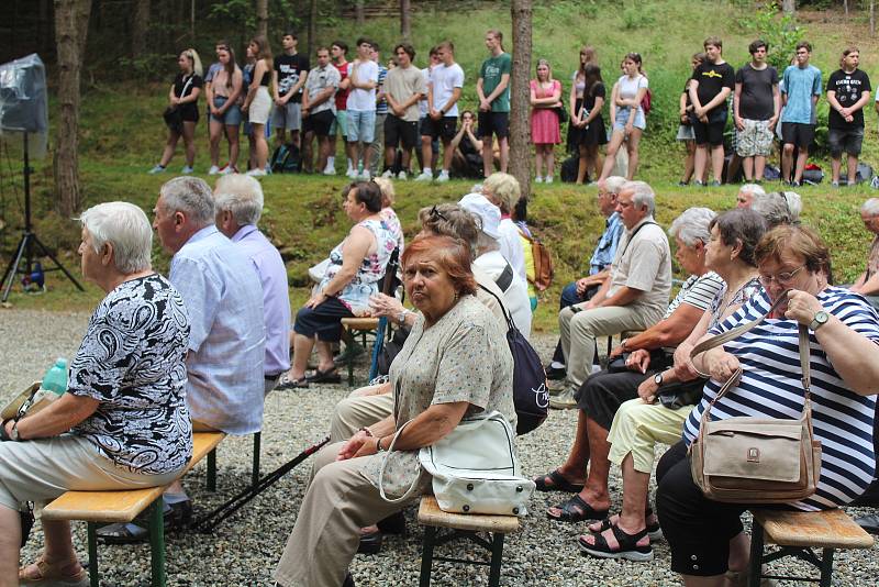 Pietní akt ve Spáleném lese v Lubech.